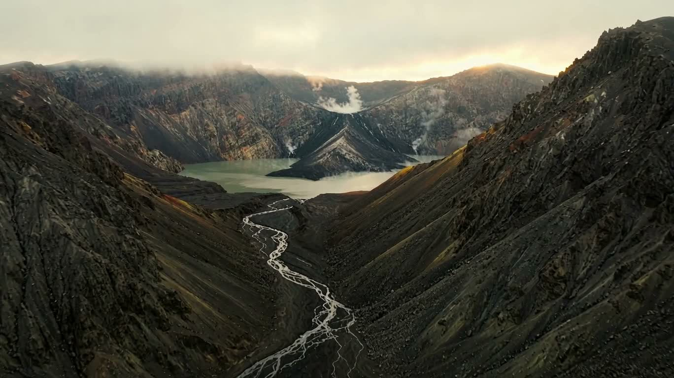 Volcan à l'aube