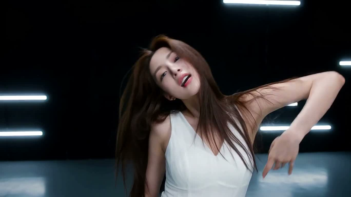 네온 댄스 스튜디오의 군무