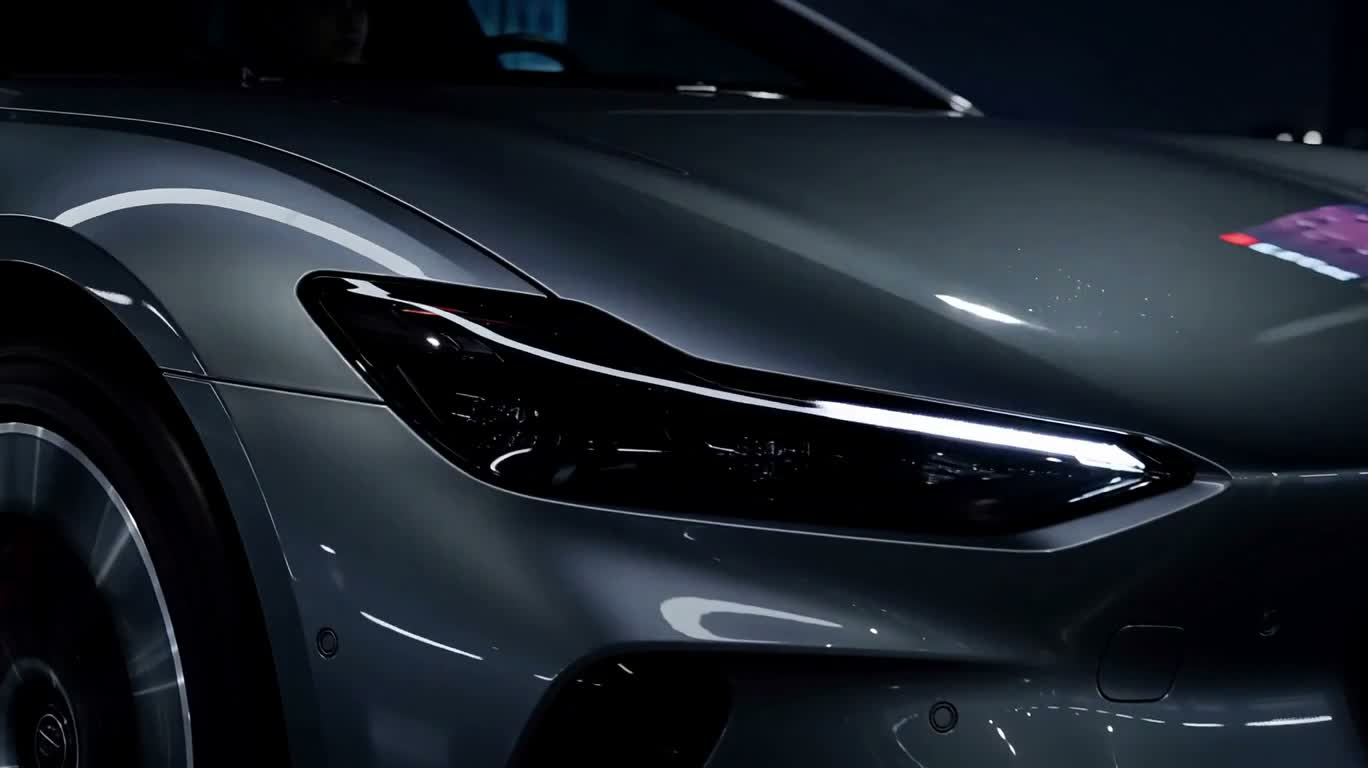 霓虹之夜：高端电动轿车广告 — AI video creation