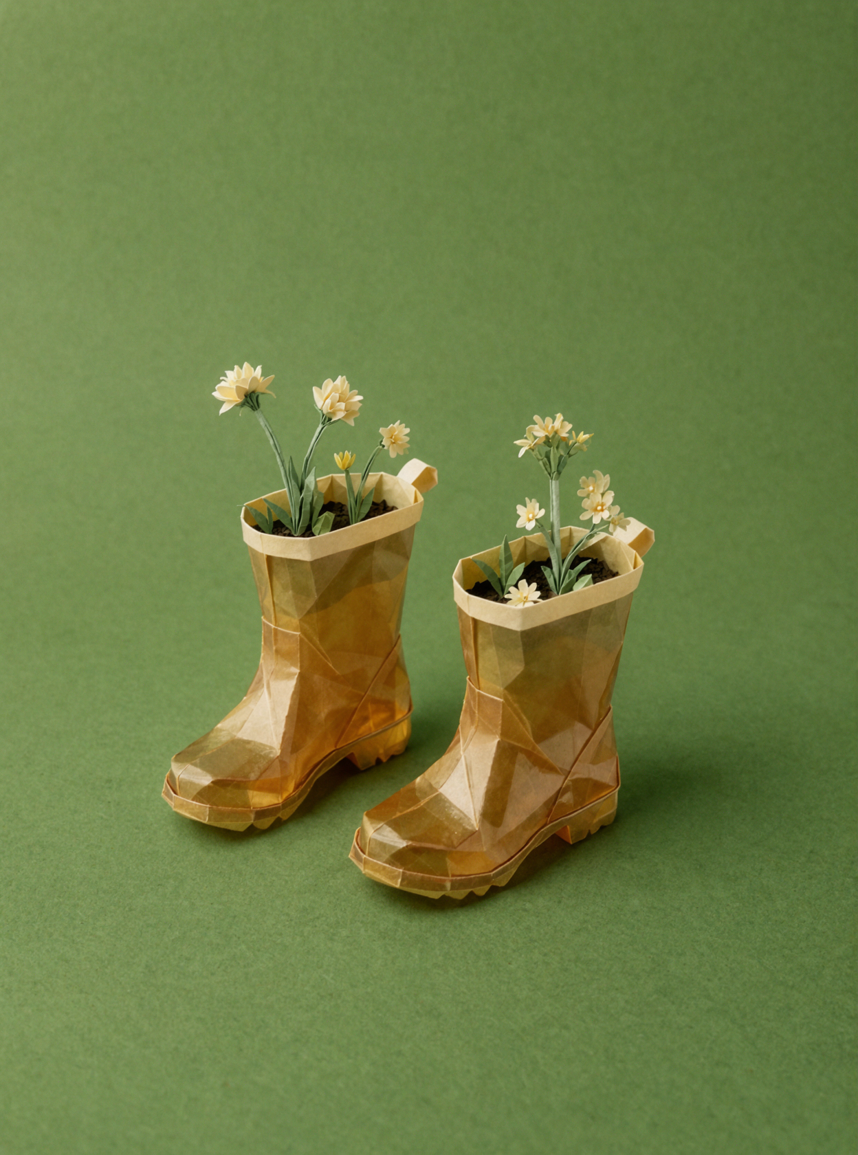 Bottes de pluie ambrées · Sculpture en origami