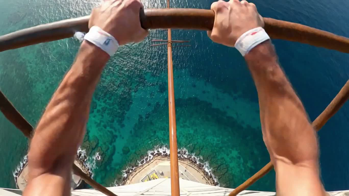 Гиперреалистичный паркур POV: небоскрёбы и морской утёс — AI video creation