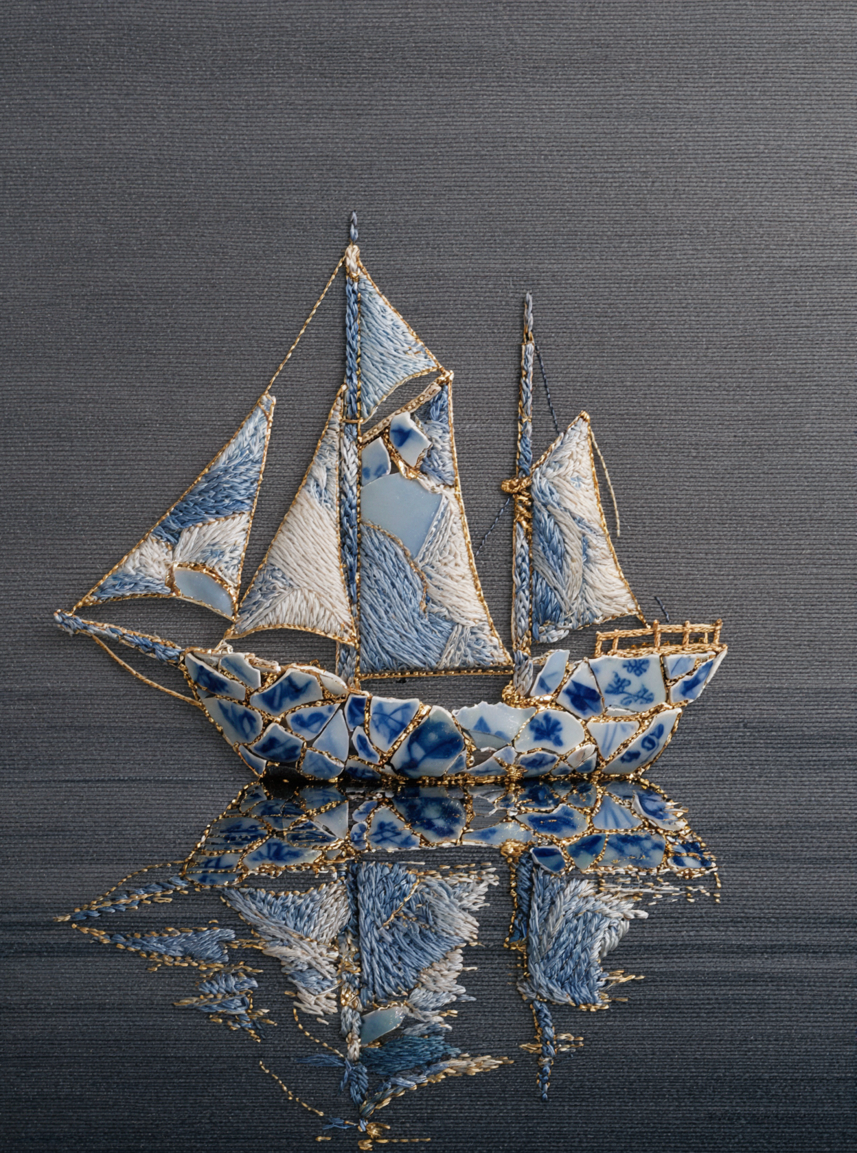 磁器の帆船・刺繍織物 — AI image creation