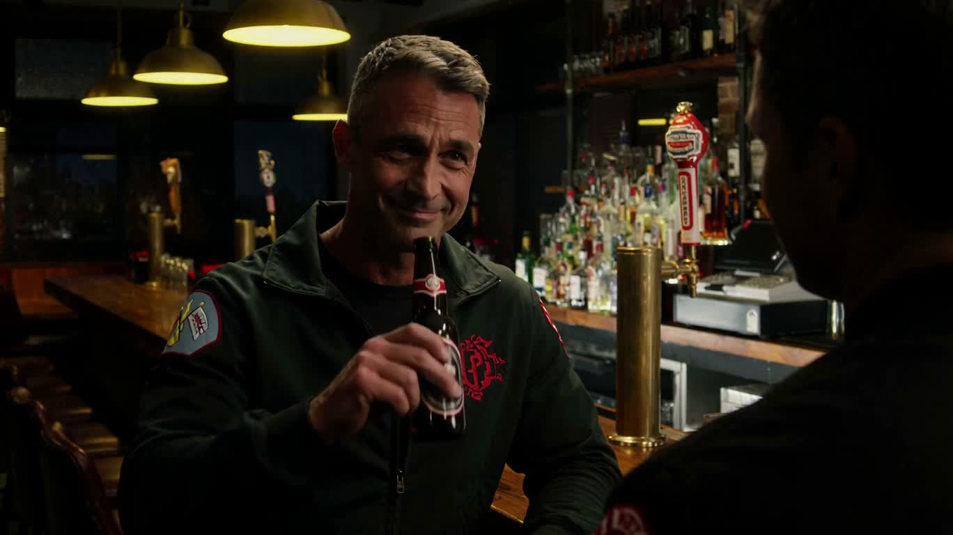 Молчаливый диалог в баре