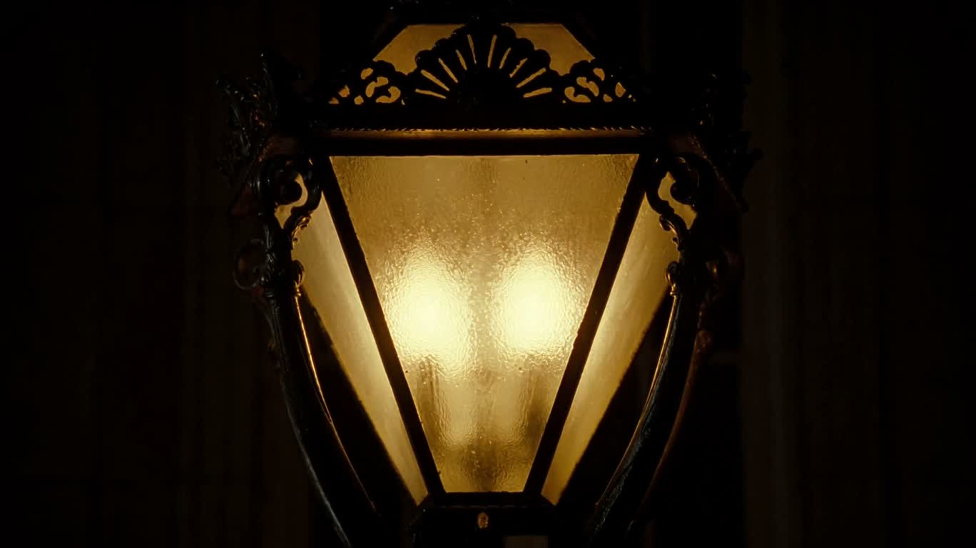 Art Deco Serene Lamppost Night Scene — AI video creation