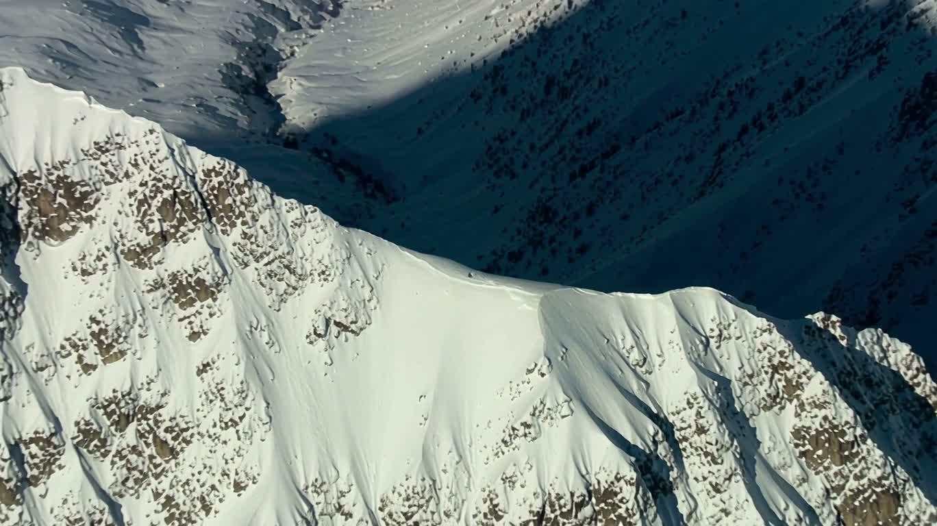 雪山峡谷远景拉升 — AI video creation