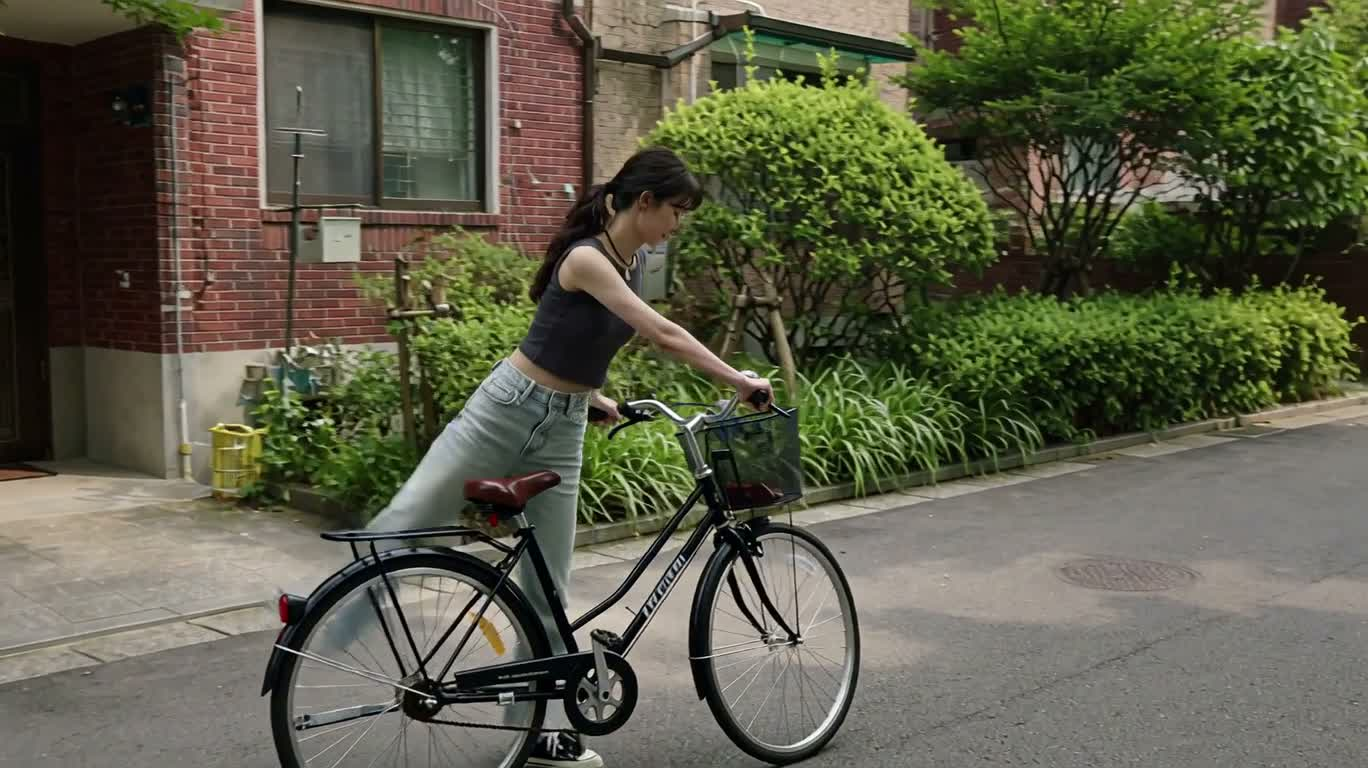 宁静街区的自行车之旅 — AI video creation