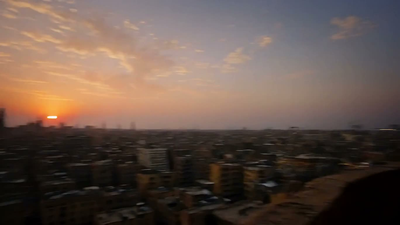 日出时分的汗·哈利利集市 — AI video creation