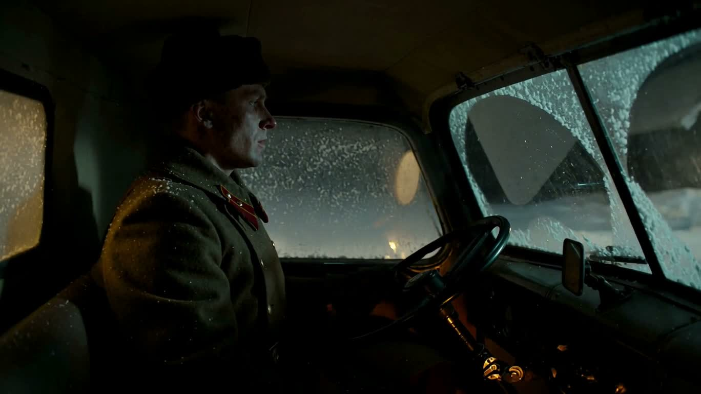 Cabine de camion militaire par une nuit d'hiver — AI video creation