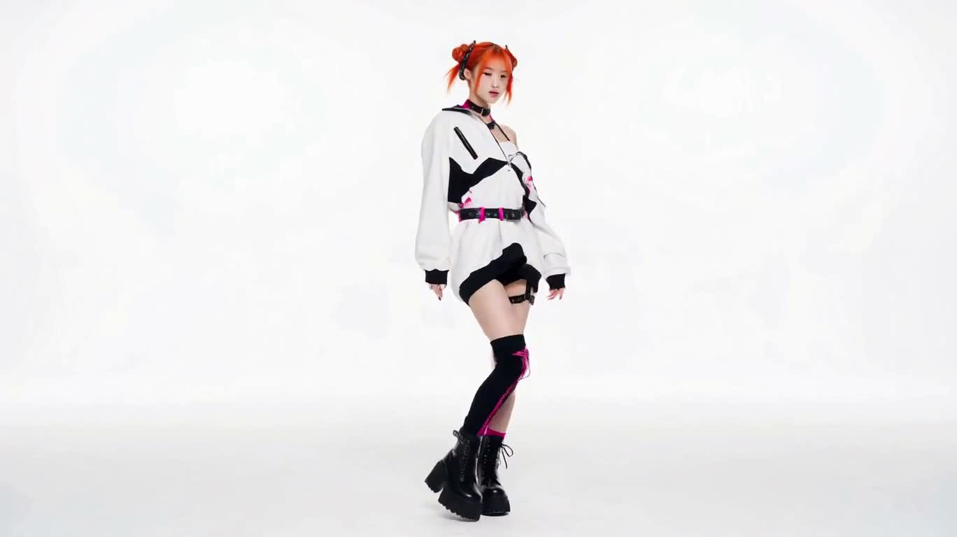 霓虹赛博少女时装秀 — AI video creation