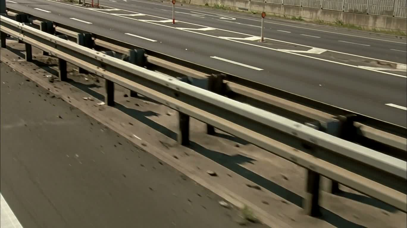 公路护栏与道路纵深 — AI video creation