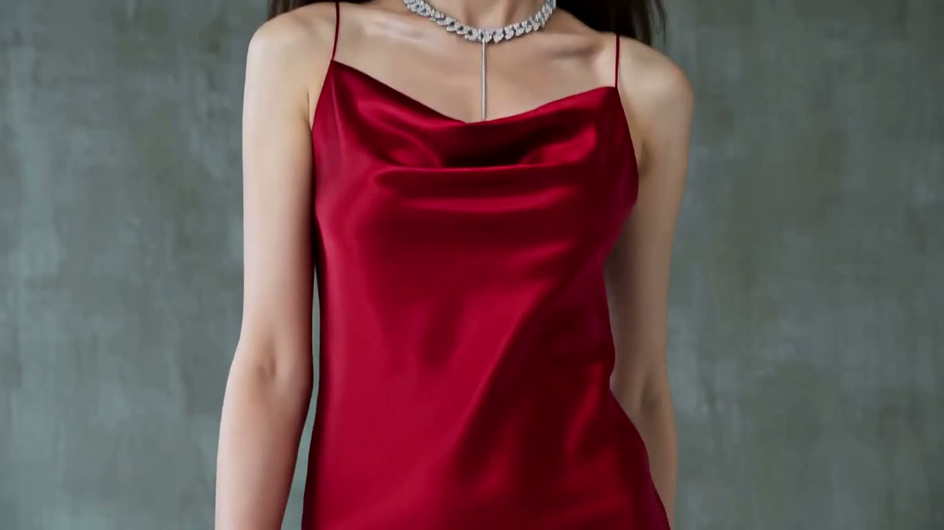 红色丝缎礼服幕后时尚大片 — AI video creation