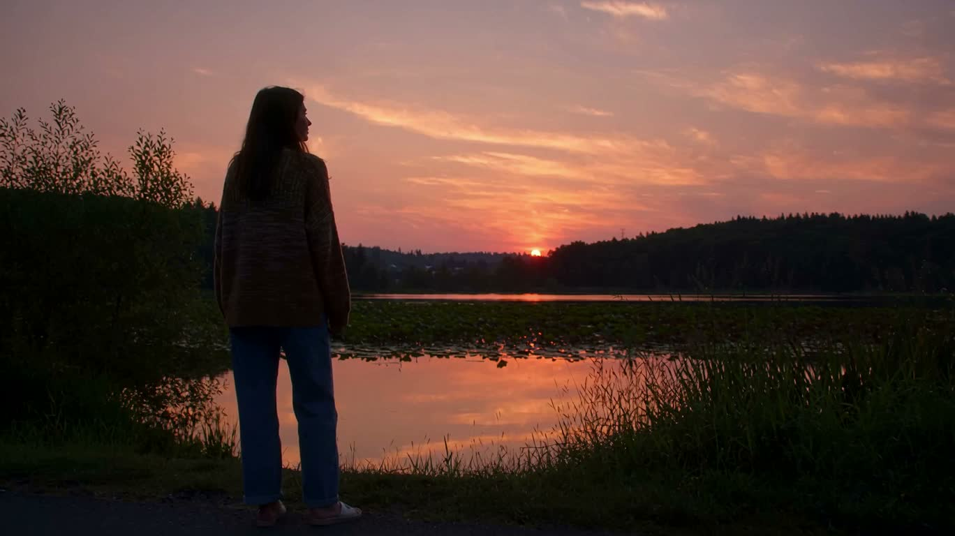 湖畔の夕暮れ