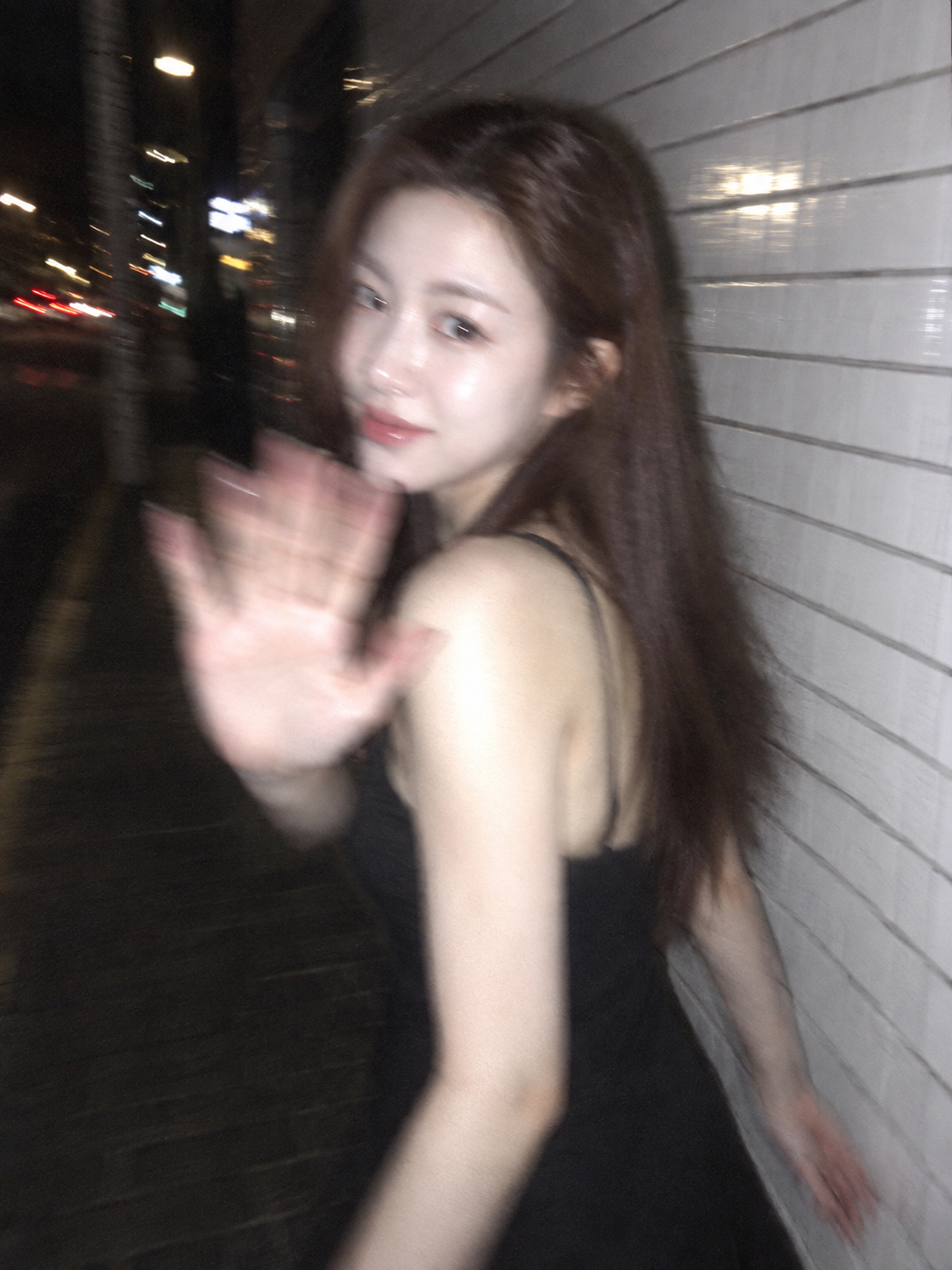 东京夜色街头手机随机抓拍质感 — AI image creation