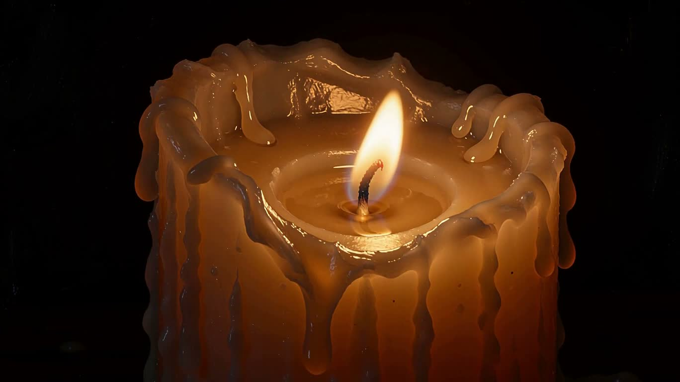 Flamme de bougie et cire fondante