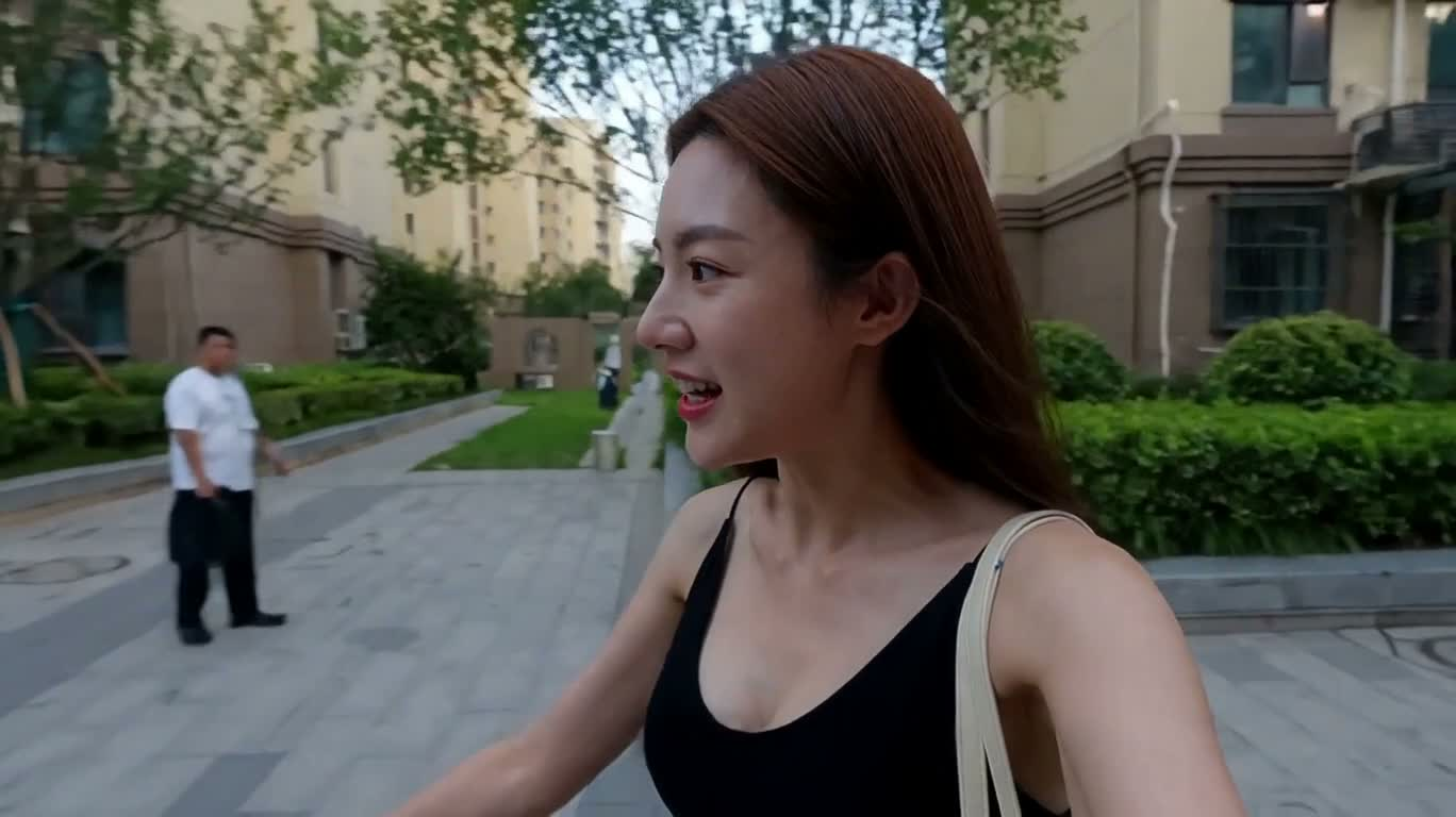 未来日常:中国街头的一天 — AI video creation