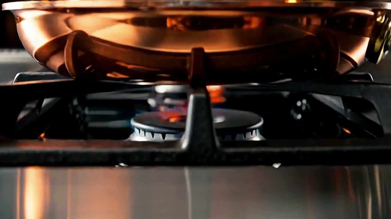 金色脆鱼汉堡的暖光厨房制作 — AI video creation