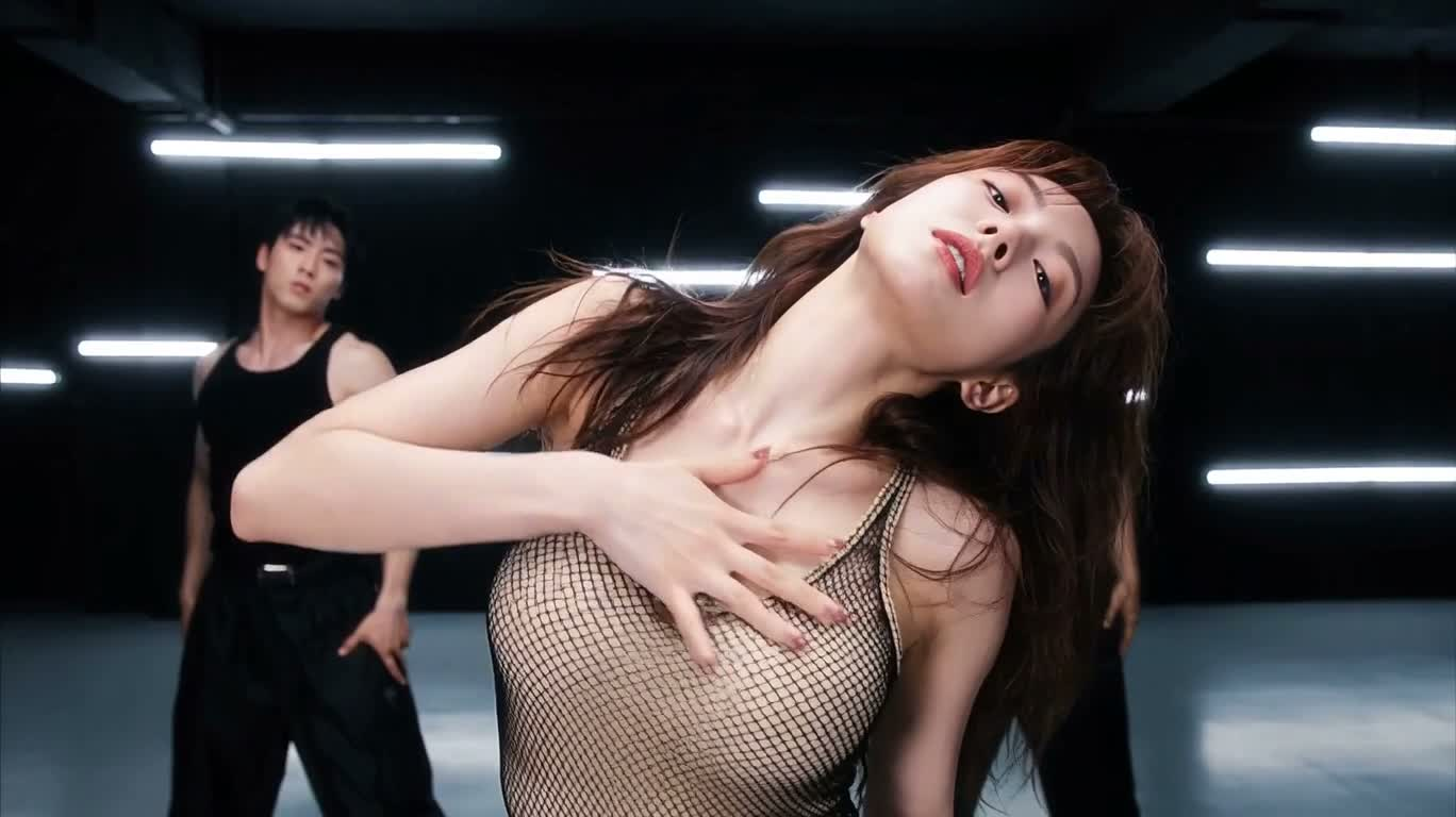 Múa tập thể trong phòng nhảy neon — AI video creation