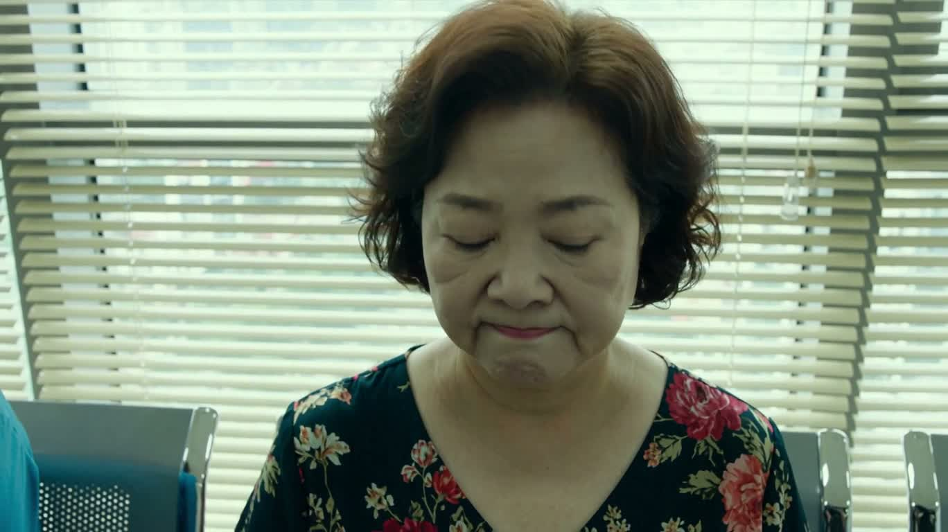 병원 대기실의 엄숙한 연설