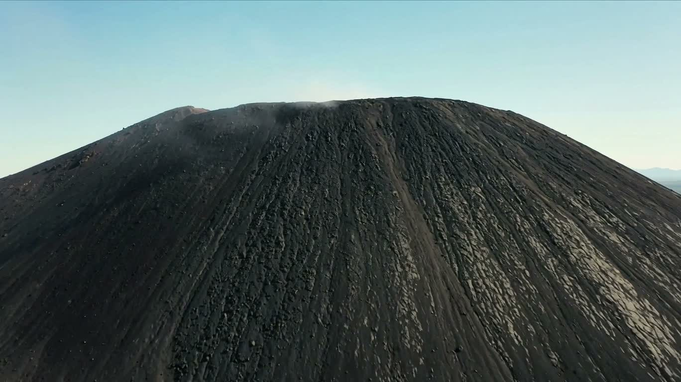 荒原火山 — AI video creation
