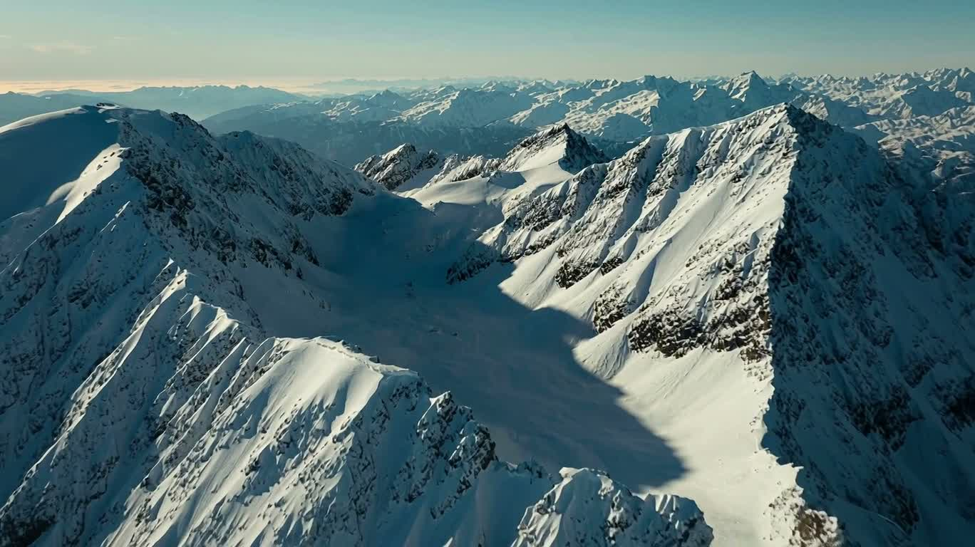雪山峡谷超现实航拍