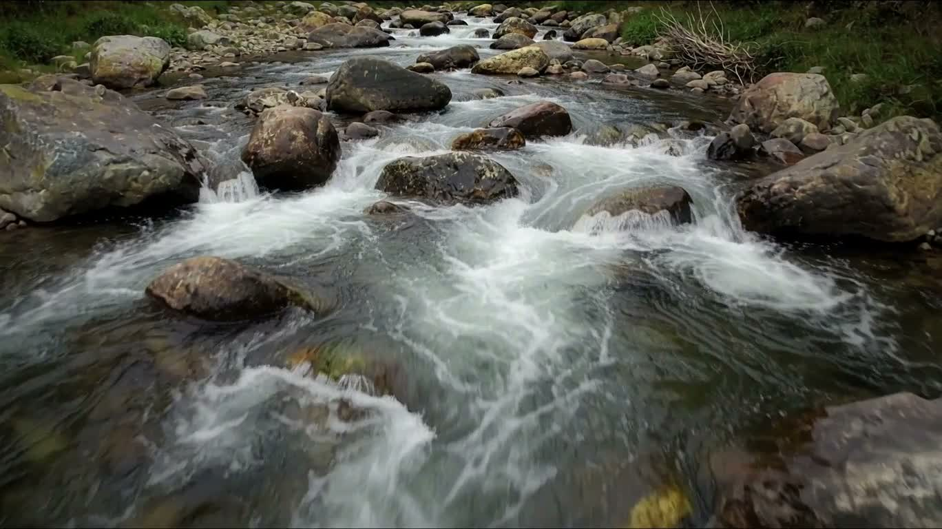 石间急流