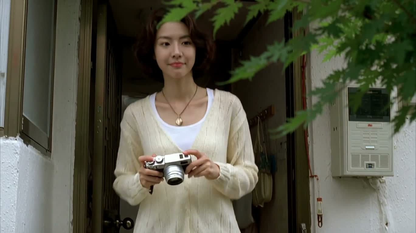 巷弄里的胶片午后 — AI video creation
