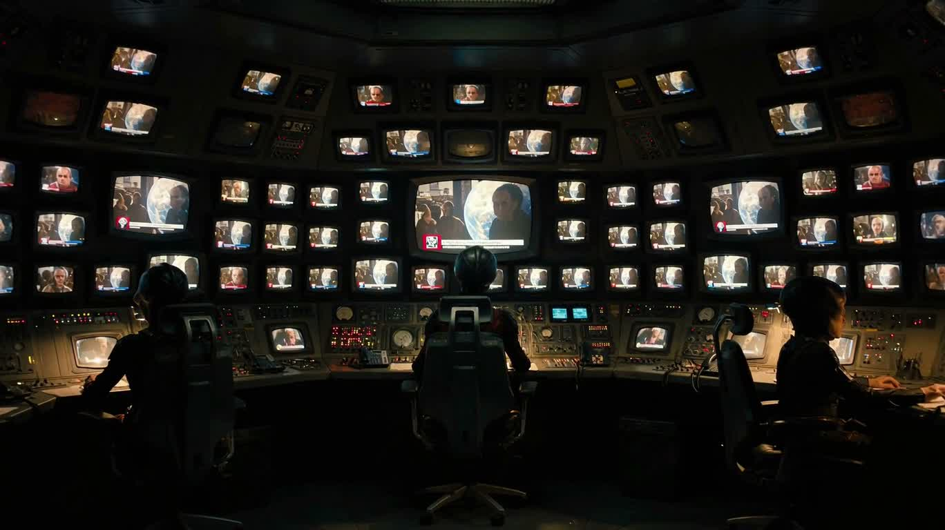 外星监控室的突发警报 — AI video creation