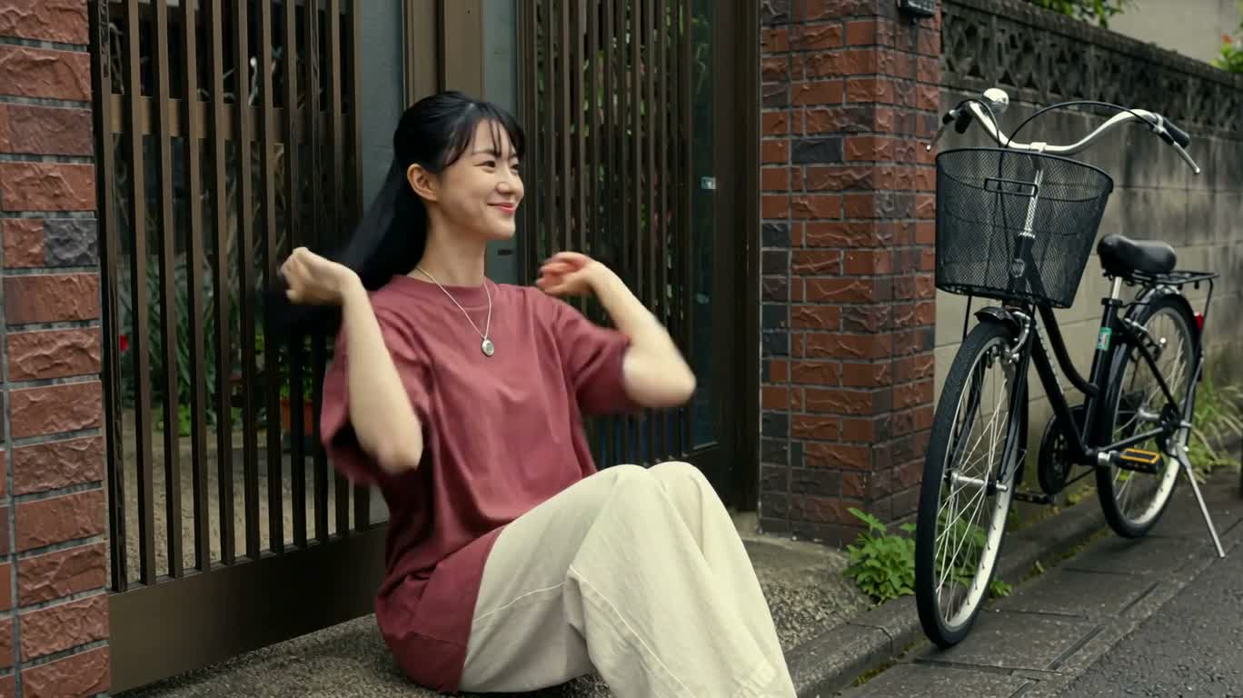 夏日街巷里的偶遇 — AI video creation