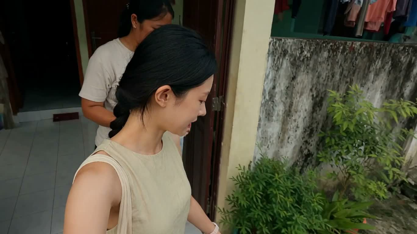 巷口偶遇与温暖重逢 — AI video creation