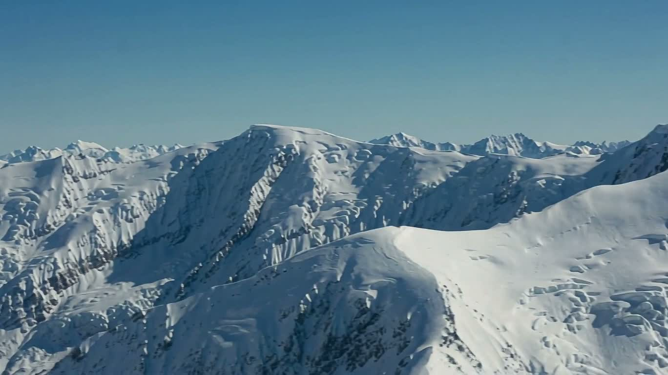 雪山天际线