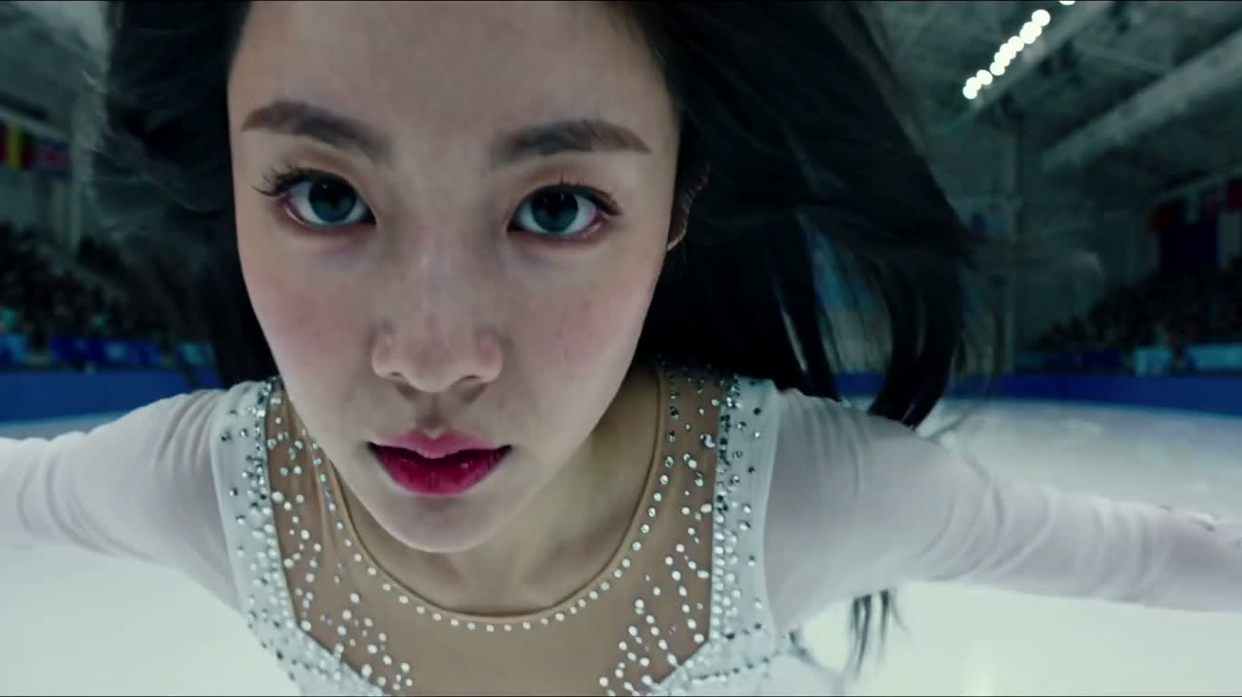 冰场低机位追拍的花样滑冰礼赞 — AI video creation