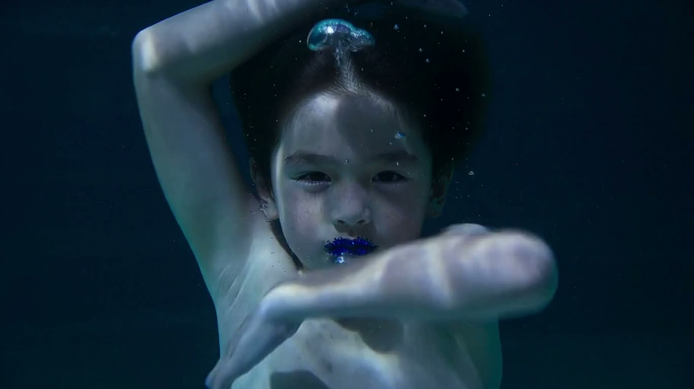 Underwater Light-Painting Dancer — AI video creation