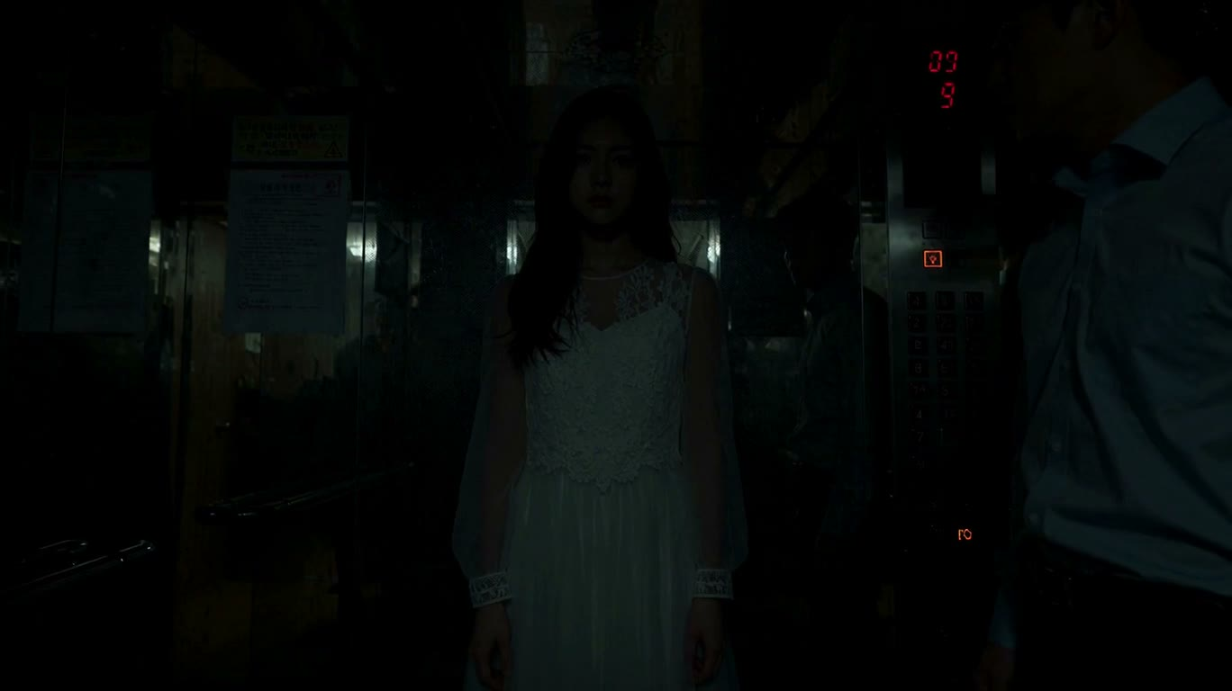 电梯里的裂口女惊魂 — AI video creation