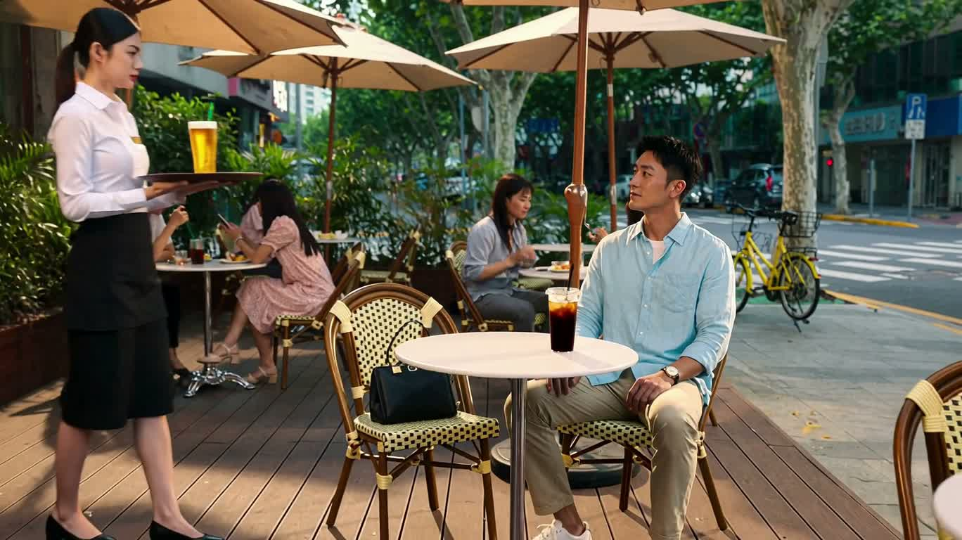 여름 카페의 잠시 멈춤