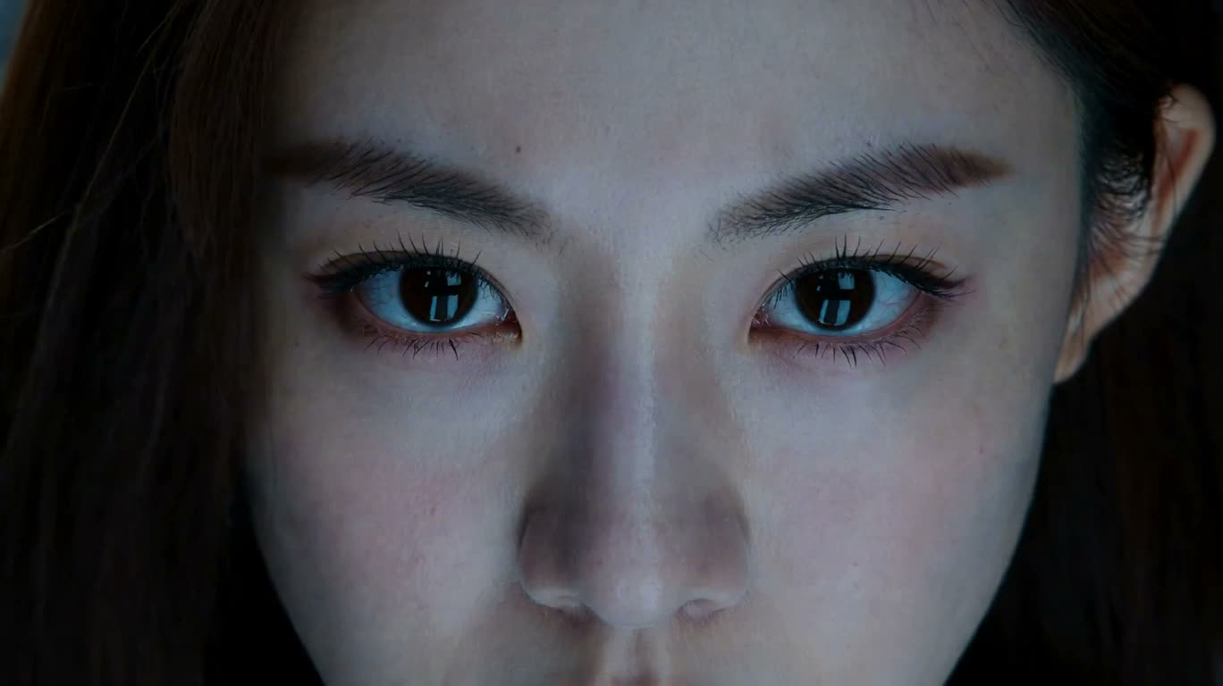 红发女战士突袭未来研究设施 — AI video creation
