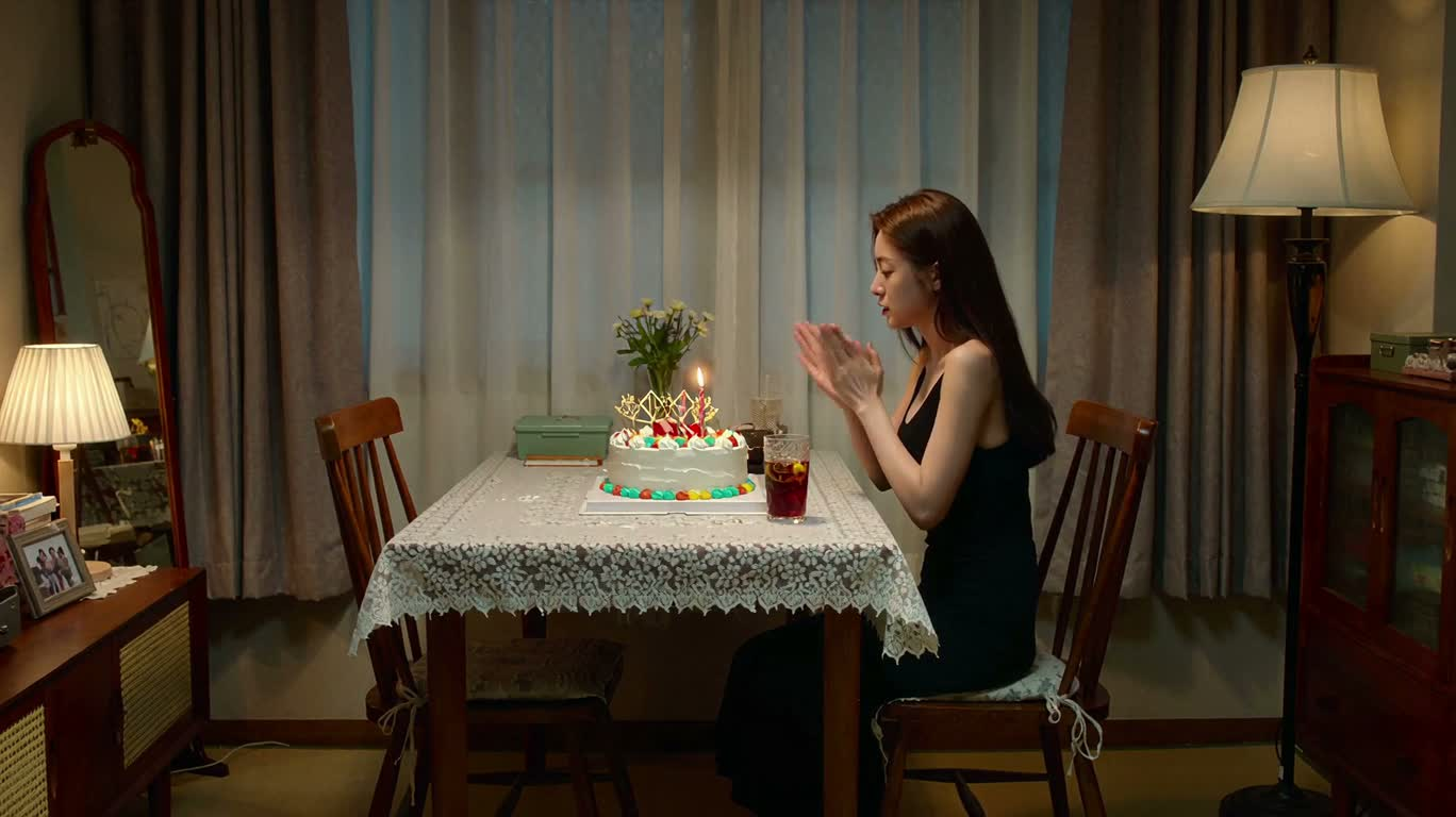 孤独生日的蛋糕惊吓 — AI video creation