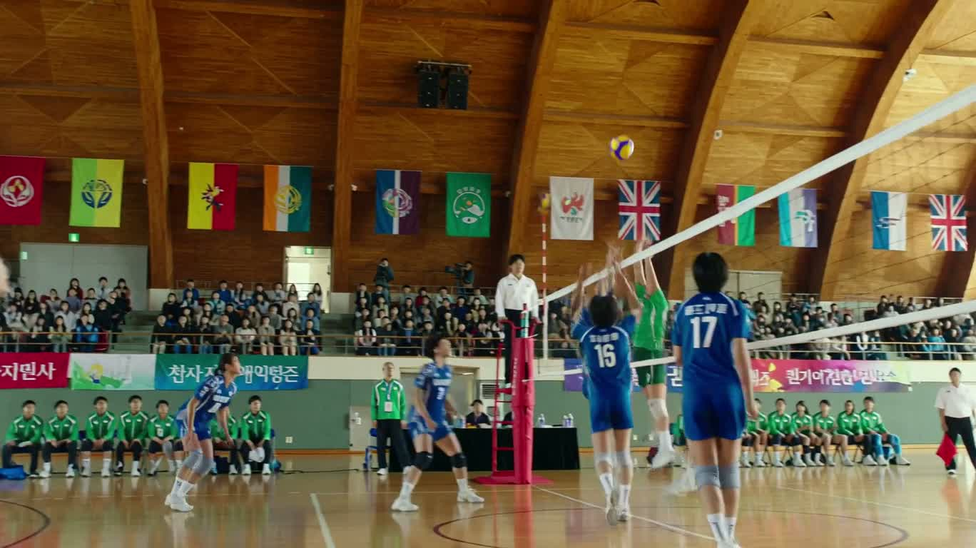 室内バレーボールの熱戦と監督のクローズアップ — AI video creation