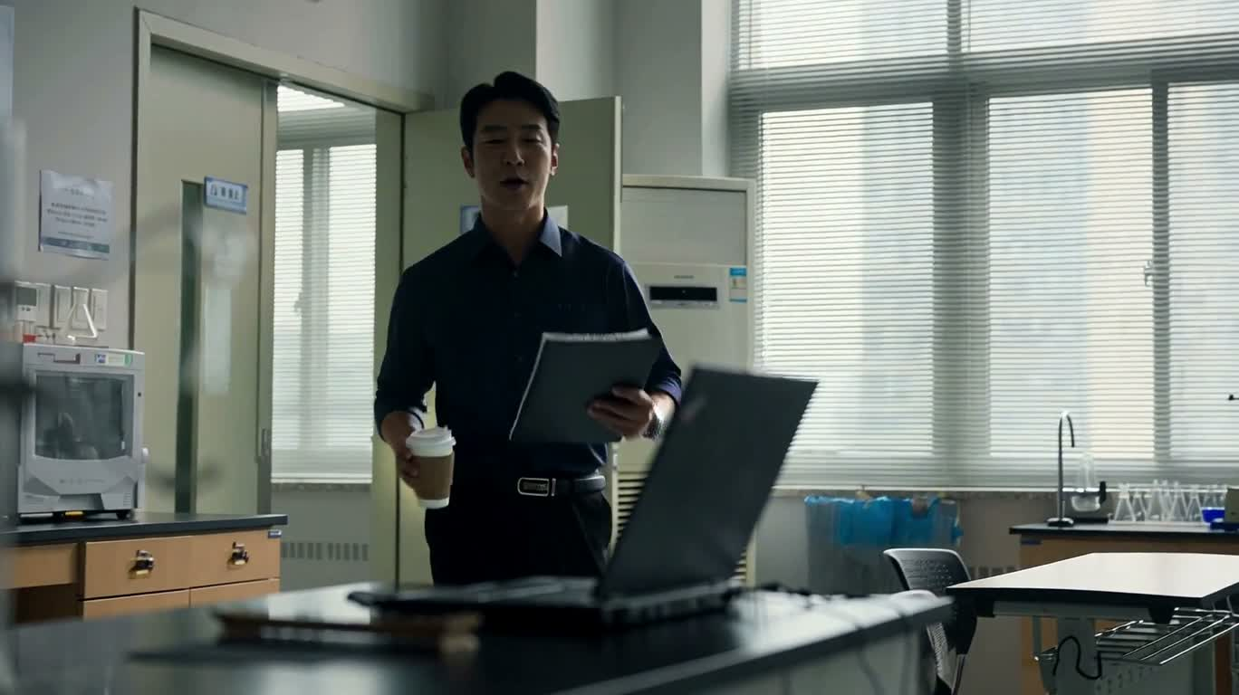 物理实验室的滚动小球 — AI video creation