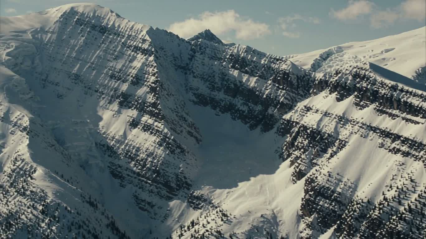 雪山峡谷全景