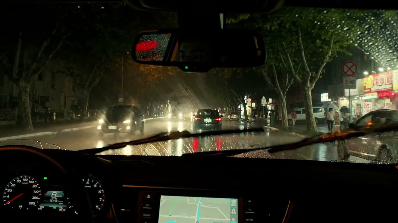 Fenêtre de voiture par nuit de pluie — AI video creation