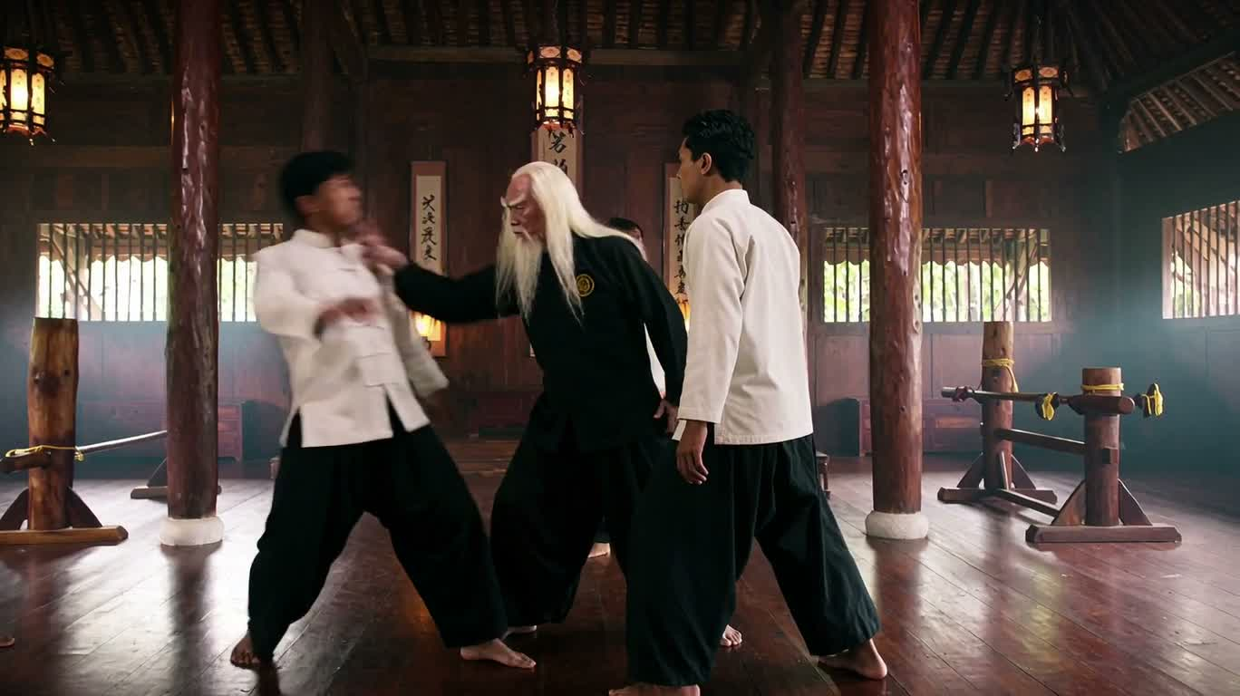 武馆里的内力大师 — AI video creation