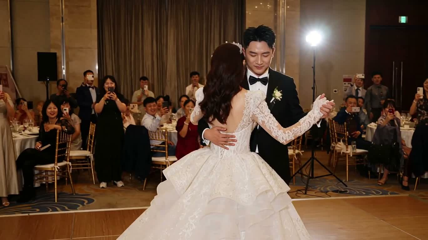 婚礼故障舞影