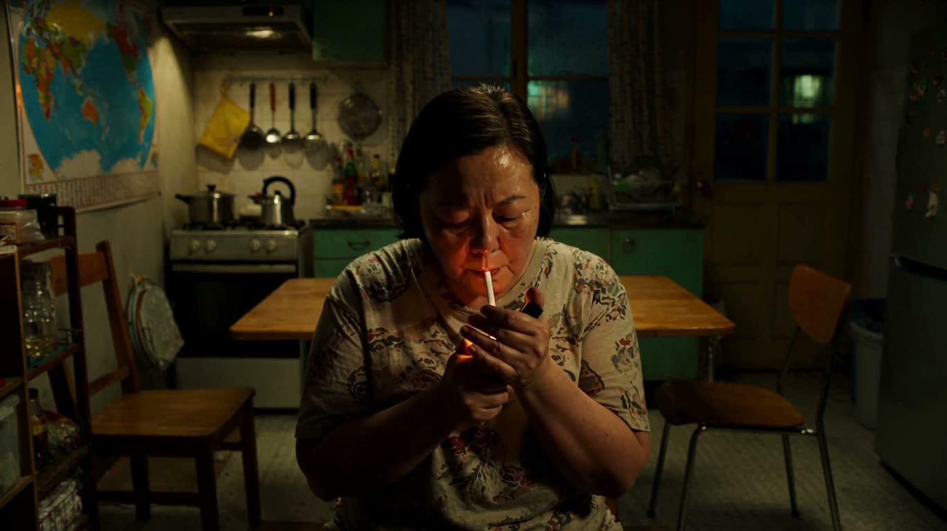 어스름한 부엌의 고요한 순간 — AI video creation