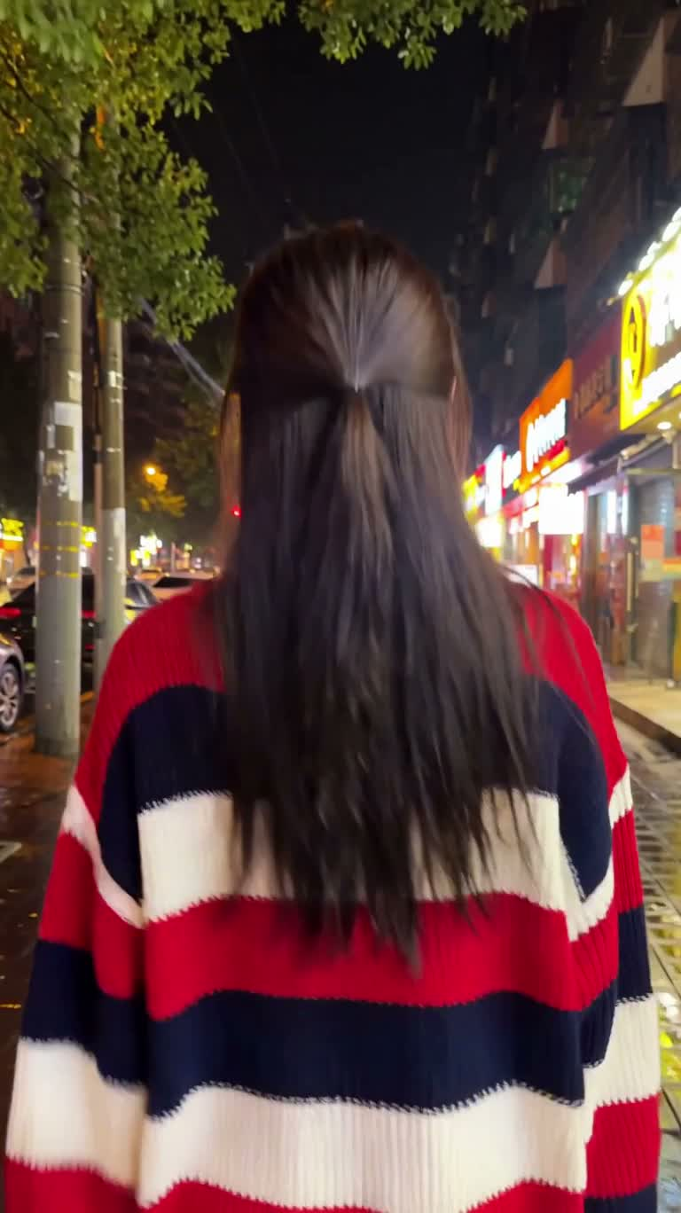 雨夜霓虹街头的回眸微笑 — AI video creation