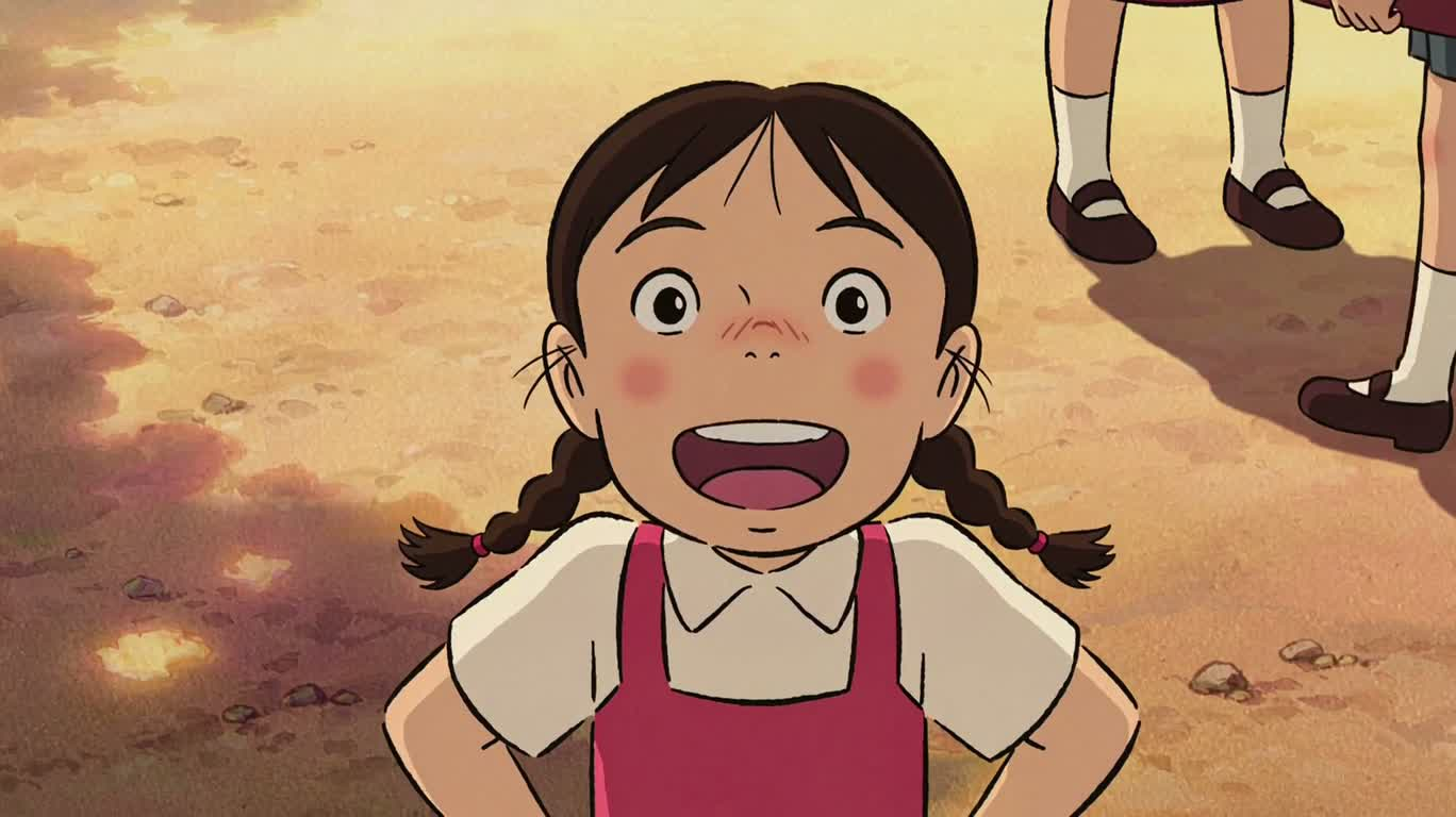 日差しの中で素早く話す少女たち