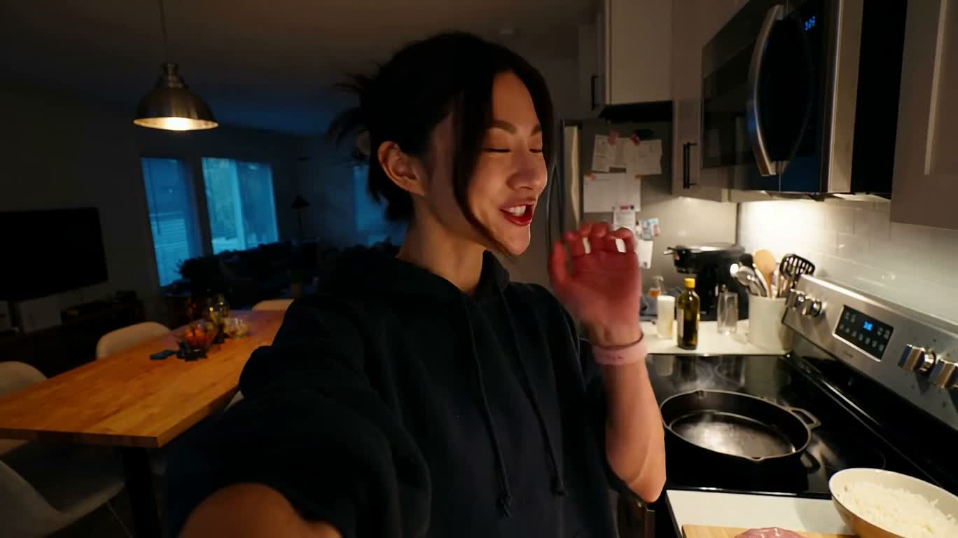深夜训练后的高蛋白鸡肉晚餐 — AI video creation