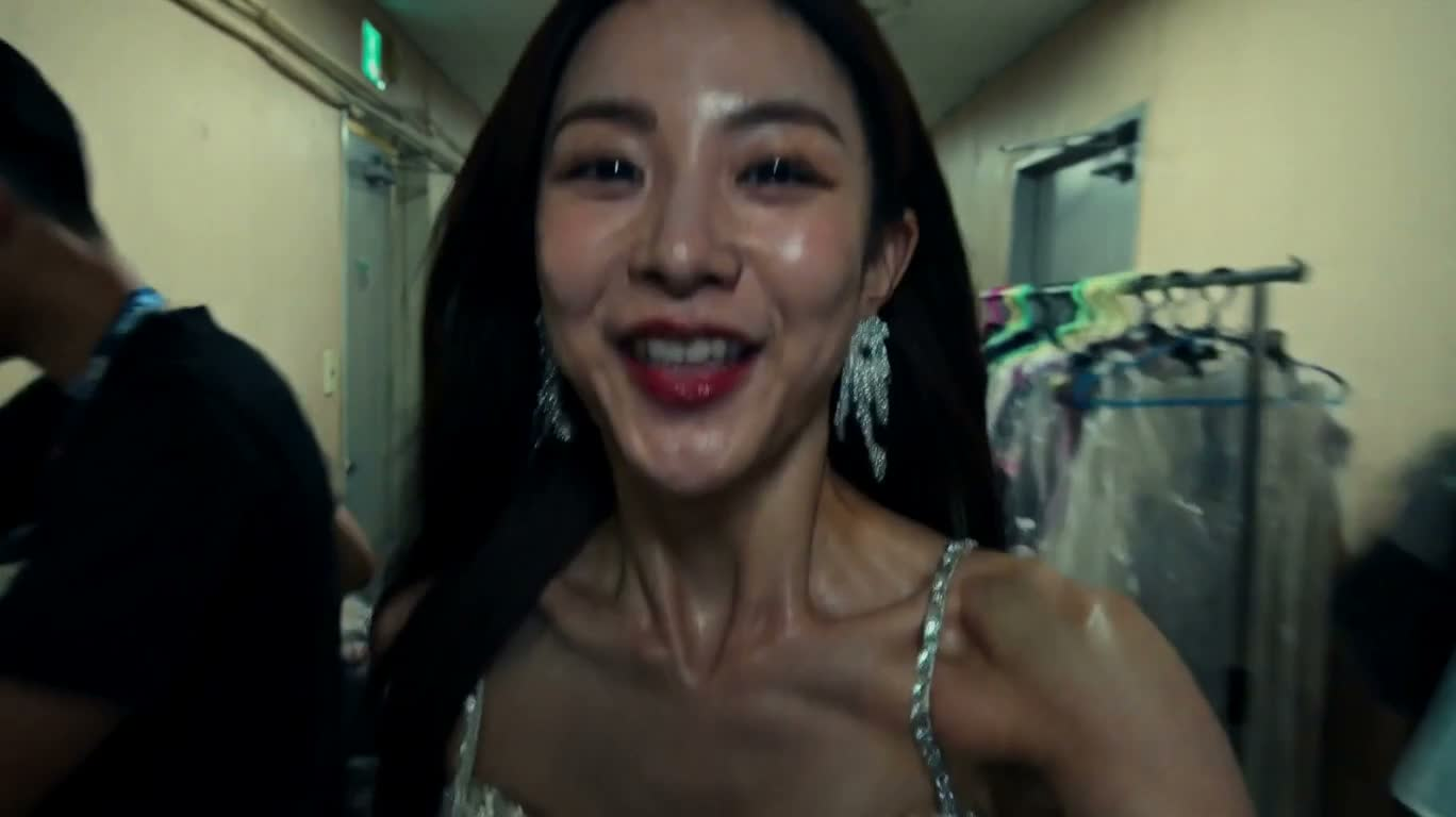 后台倒计时:奔向舞台的自拍日志 — AI video creation