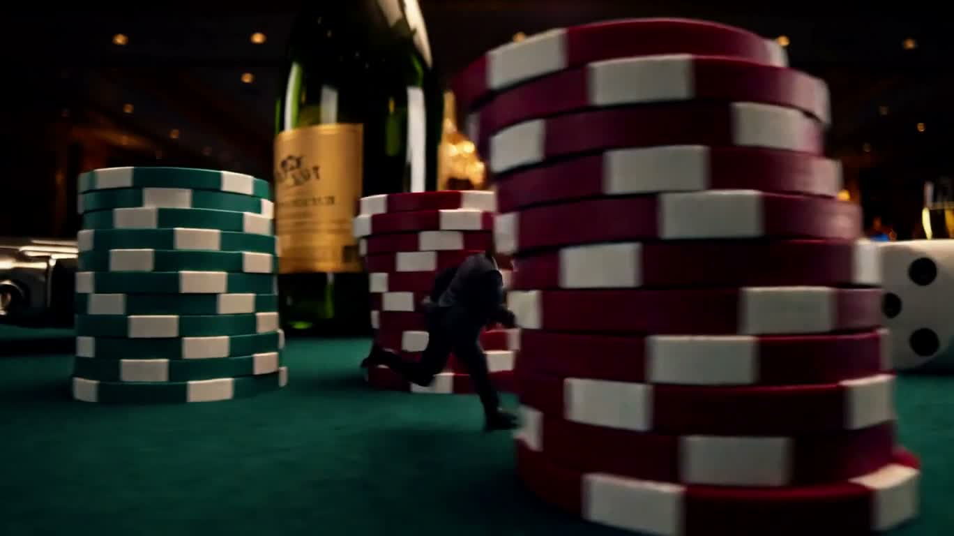 微型特工赌场惊险狂奔 — AI video creation
