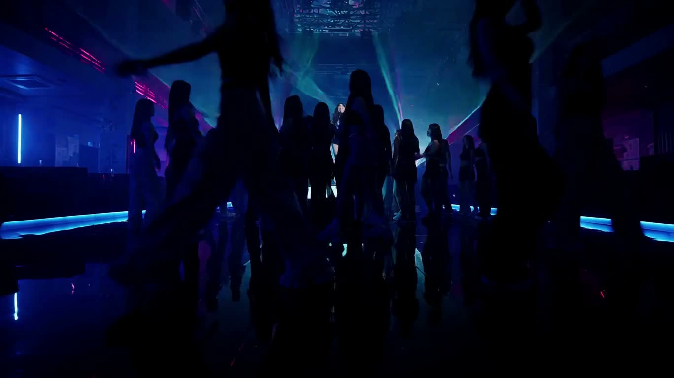 霓虹夜店舞台狂欢 — AI video creation