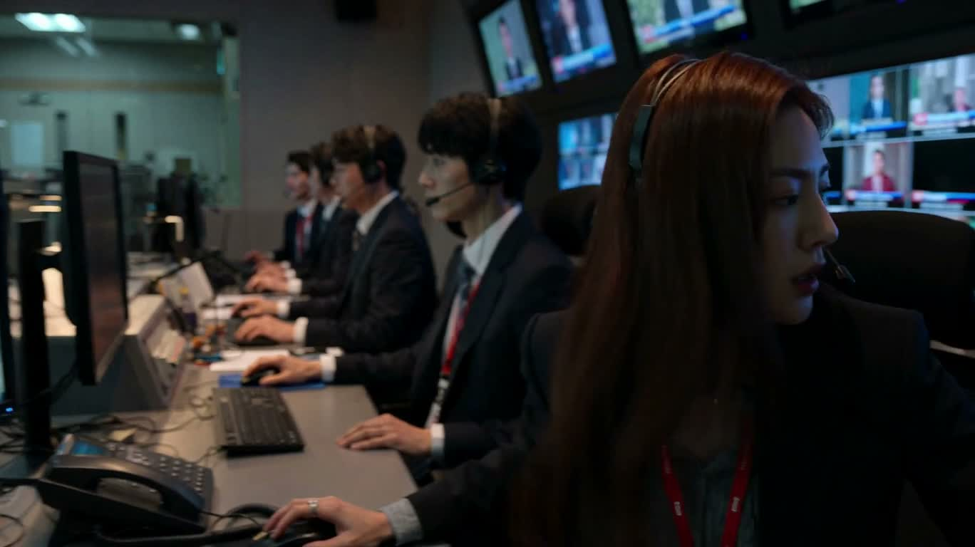 新闻控制室断电警报 — AI video creation